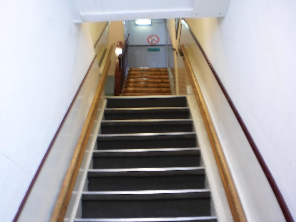 Hostel Pension Tivoli Гронинген Экстерьер фото